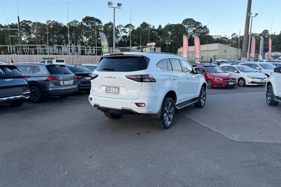 2024 Isuzu MU-X RJ LS-T SUV Image 11
