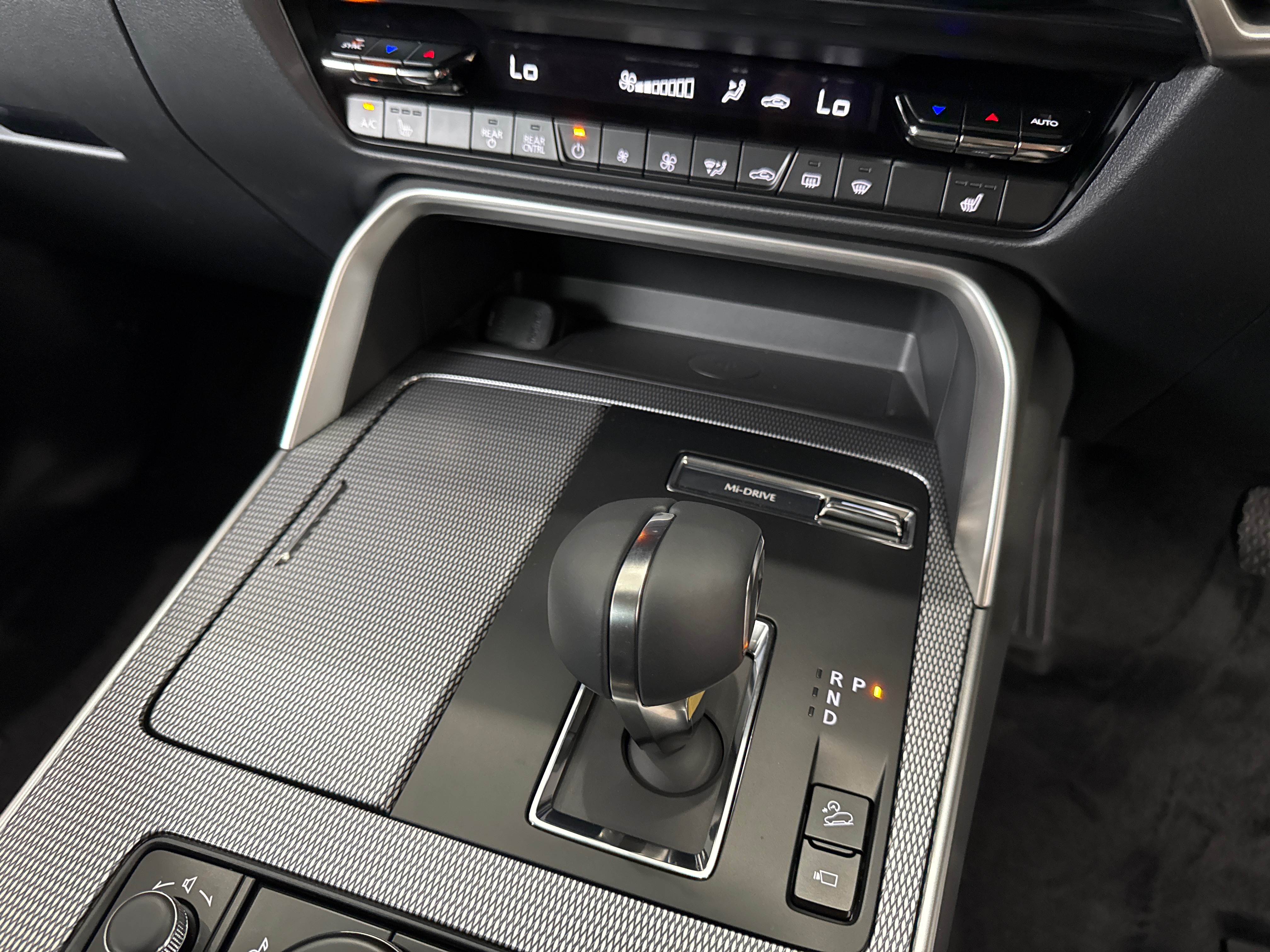 2024 Mazda CX-80 KL G40e Touring SUV Image 13