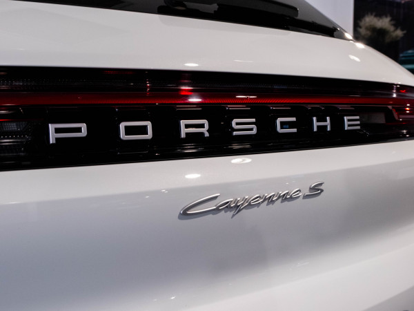 2023 MY24 Porsche Cayenne S SUV image 16