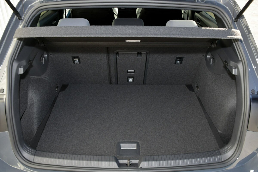 2024 Volkswagen Golf 8 110TSI R-Line Hatch Image 24