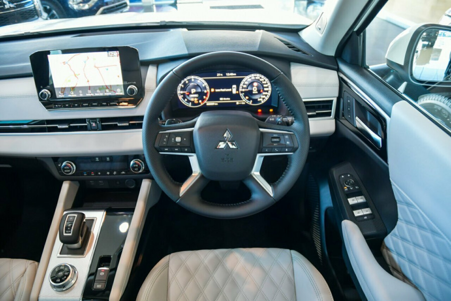 2024 Mitsubishi Outlander ZM Exceed SUV Image 11
