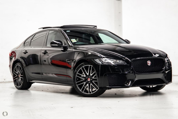 Jaguar Xf Auto  30t Chequered Flag RWD