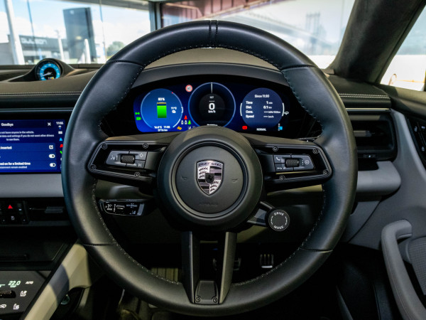 2024 MY25 Porsche Macan SUV image 19
