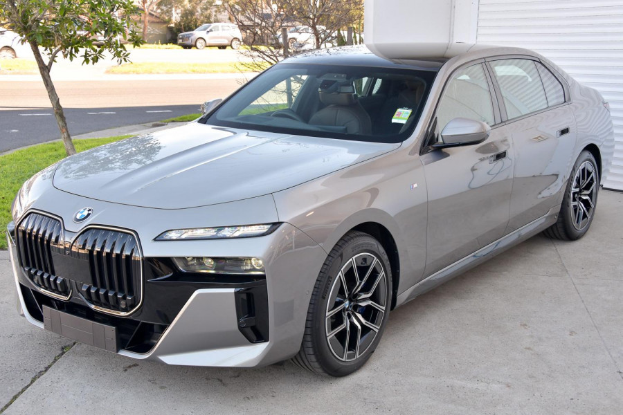 2025 BMW 7 Series G70 740i M Sport Sedan
