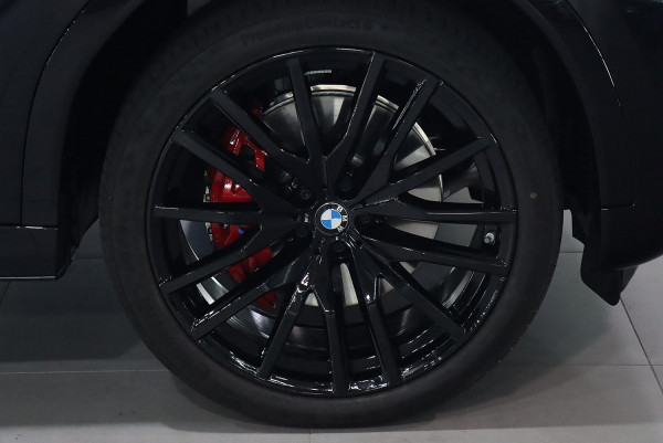 2025 BMW X6 G06 LCI xDrive30d M Sport SUV image 8
