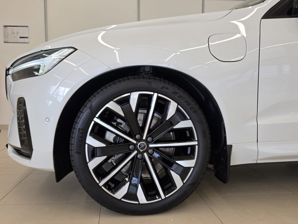 2025 MY26 Volvo XC60 UZ Ultra T8 Plug-in Hybrid Dark SUV image 7