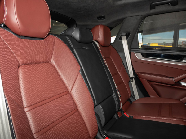 2024 MY25 Porsche Cayenne Turbo E-Hybrid SUV image 23