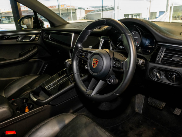 2023 Porsche Macan 95B T SUV image 17