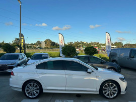 2017 MY18 Volkswagen Passat B8 206TSI R-Line Sedan image 3