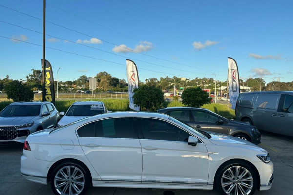 2017 MY18 Volkswagen Passat B8 206TSI R-Line Sedan