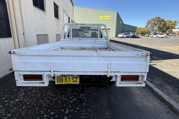 2014 Isuzu D-MAX SX Cab Chassis Image 5