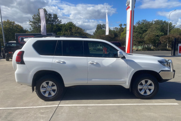 2018 Toyota LandCruiser Prado GDJ150R GXL SUV Image 8