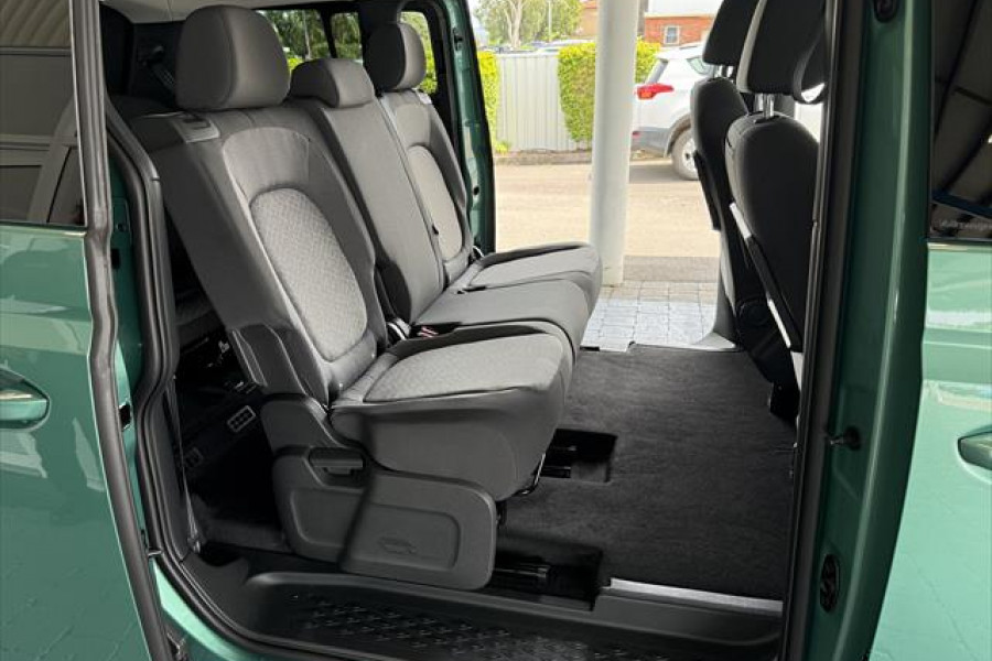 2024 MY25 Volkswagen ID. Buzz EB Pro BEV560 People Mover Image 15