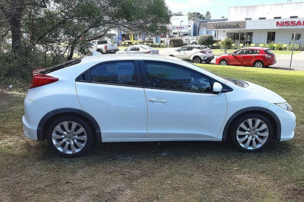 2012 Honda Civic 9th Gen VTi-L Hatch Image 7