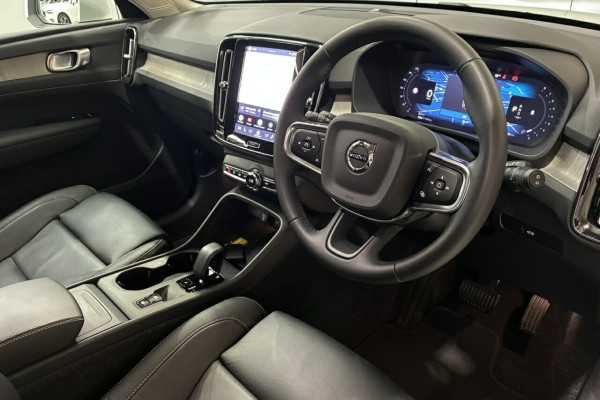 2025 Volvo XC40 XZ Plus B4 SUV Image 12