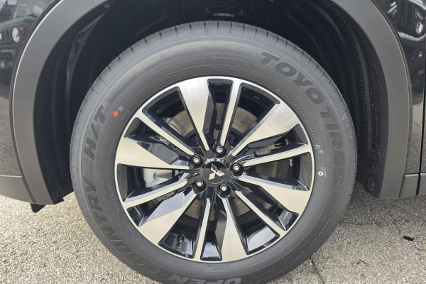 2026 MY25 Mitsubishi Outlander ZM LS SUV Image 3