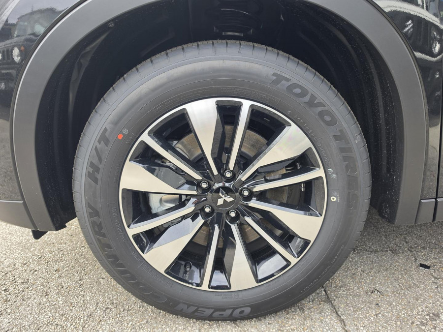 2026 MY25 Mitsubishi Outlander ZM LS SUV Image 3