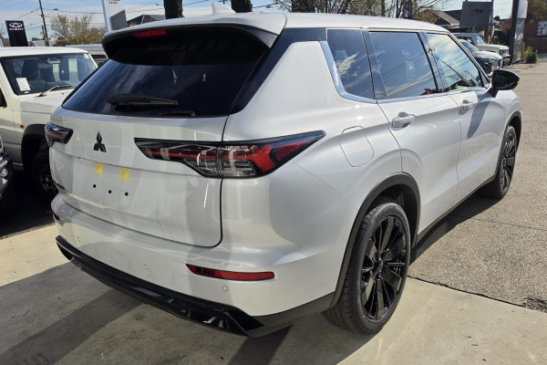 2026 Mitsubishi Outlander ZM Black Edition SUV Image 8