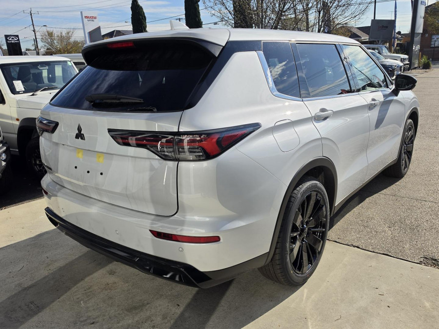 2026 Mitsubishi Outlander ZM Black Edition SUV Image 8