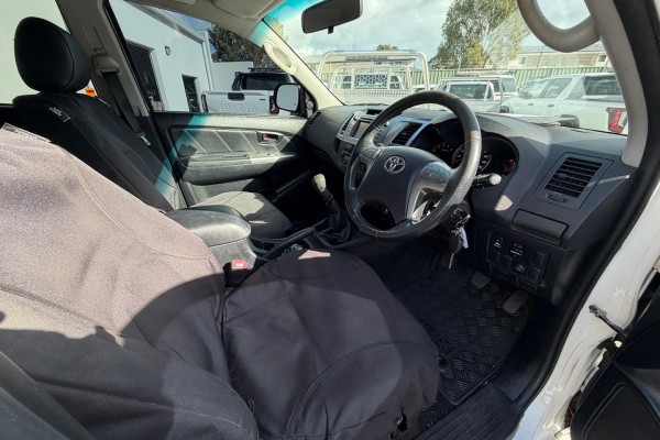 2014 Toyota HiLux SR5 Double Cab Pickup Image 20