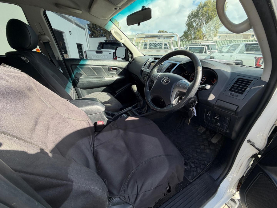 2014 Toyota HiLux SR5 Double Cab Pickup Image 20