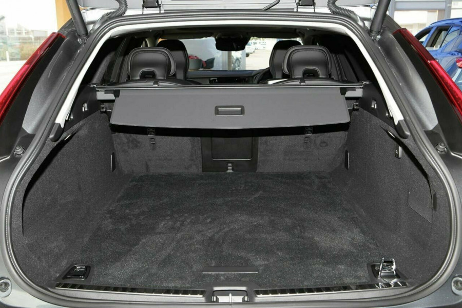 2019 Volvo V90 Cross Country D5 Wagon Image 17