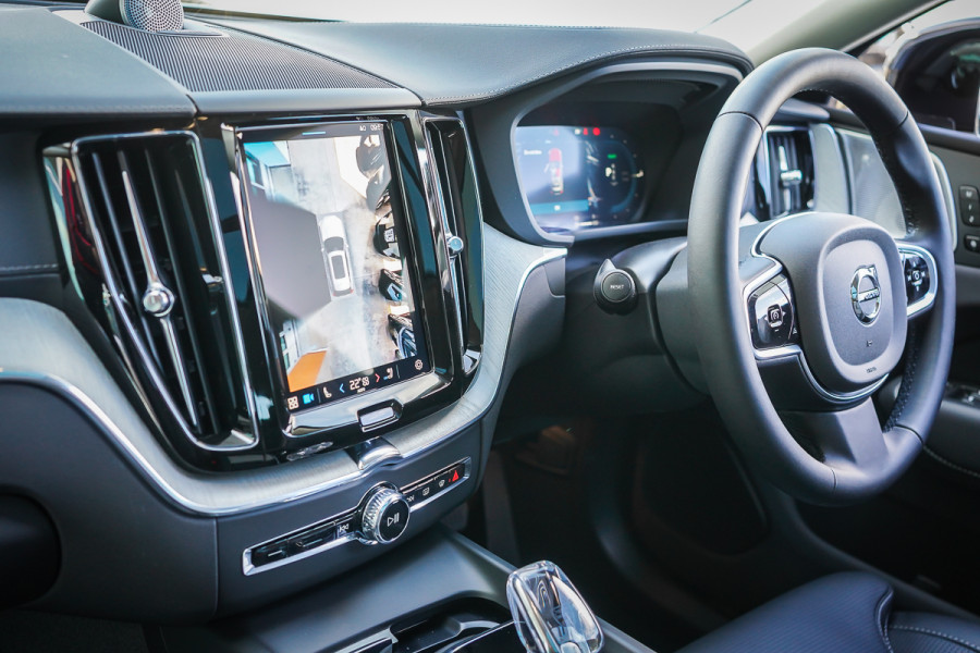 2025 Volvo XC60 Ultra T8 Plug-In Hybrid SUV Image 33