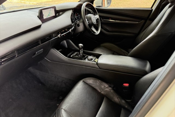 2022 Mazda 3 BP Series G20 Touring Hatch Image 2