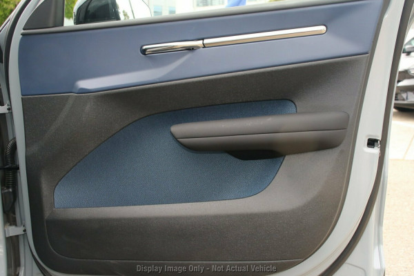 2025 Volvo EX30  Twin Motor Performance Ultra SUV Image 5