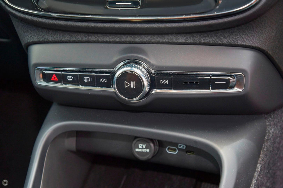 2024 MY25 Volvo XC40  Ultra B4 Bright SUV Image 14