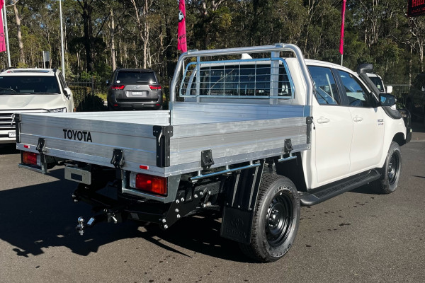 2025 MY24 Toyota HiLux GUN126R SR 4x4 FARM PACK Cab Chassis Image 4