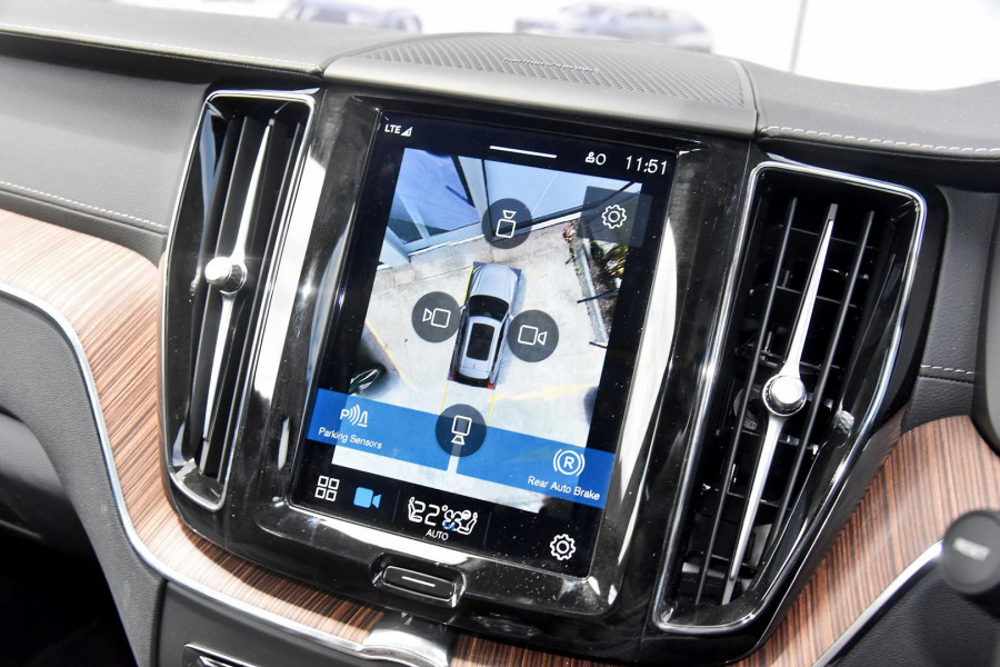 2023 Volvo XC60  Ultimate B5 Bright SUV Image 11