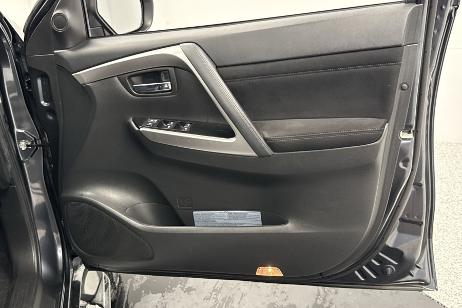2020 Mitsubishi Pajero Sport QE GLX SUV Image 18