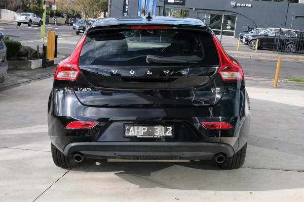 2015 MY16 Volvo V40 M Series T3 Kinetic Hatch Image 4
