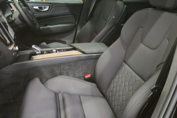 2025 MY26 Volvo XC60 UZ Plus T8 Plug-in Hybrid Dark SUV Image 14