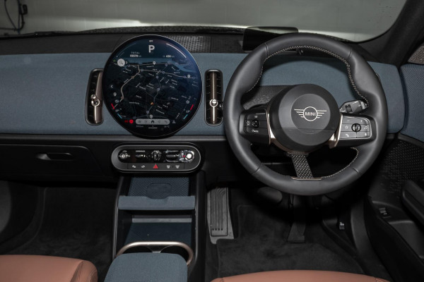 2024 MINI Countryman U25 E Favoured SUV image 7