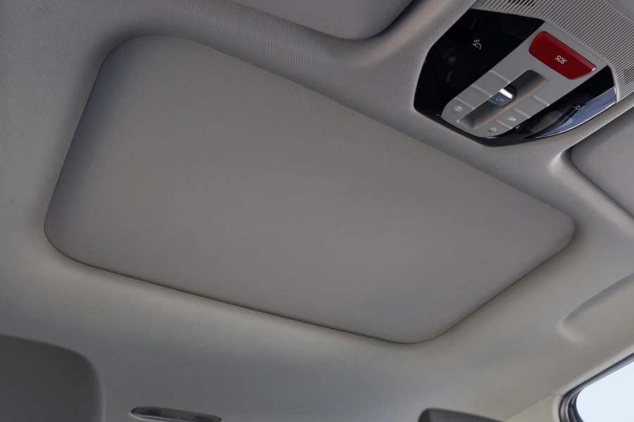 Wide sunroof