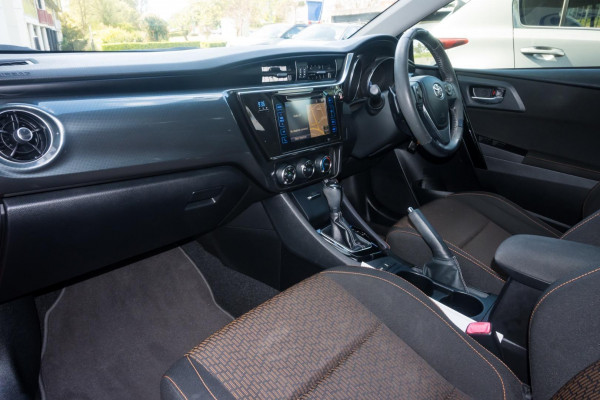 2016 Toyota Corolla ZRE182R SX Hatch Image 7