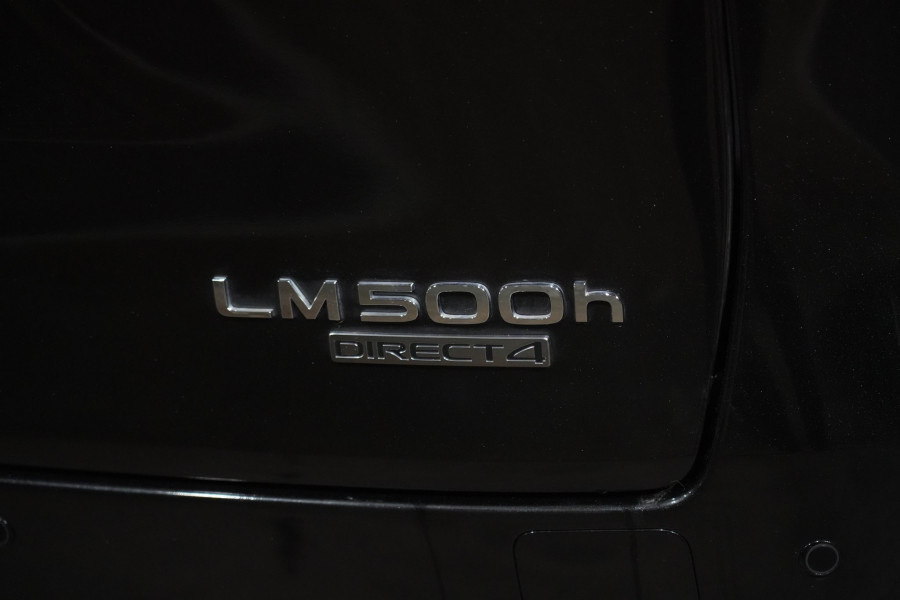 2025 Lexus LM 500h Ultra Luxury Black Trim SUV Image 9