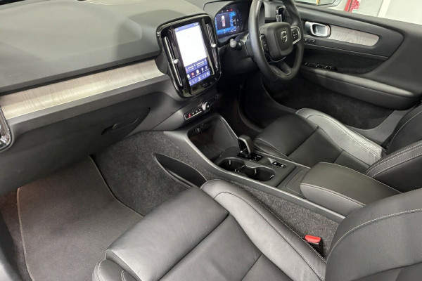 2025 Volvo XC40 XZ Plus B4 SUV Image 21