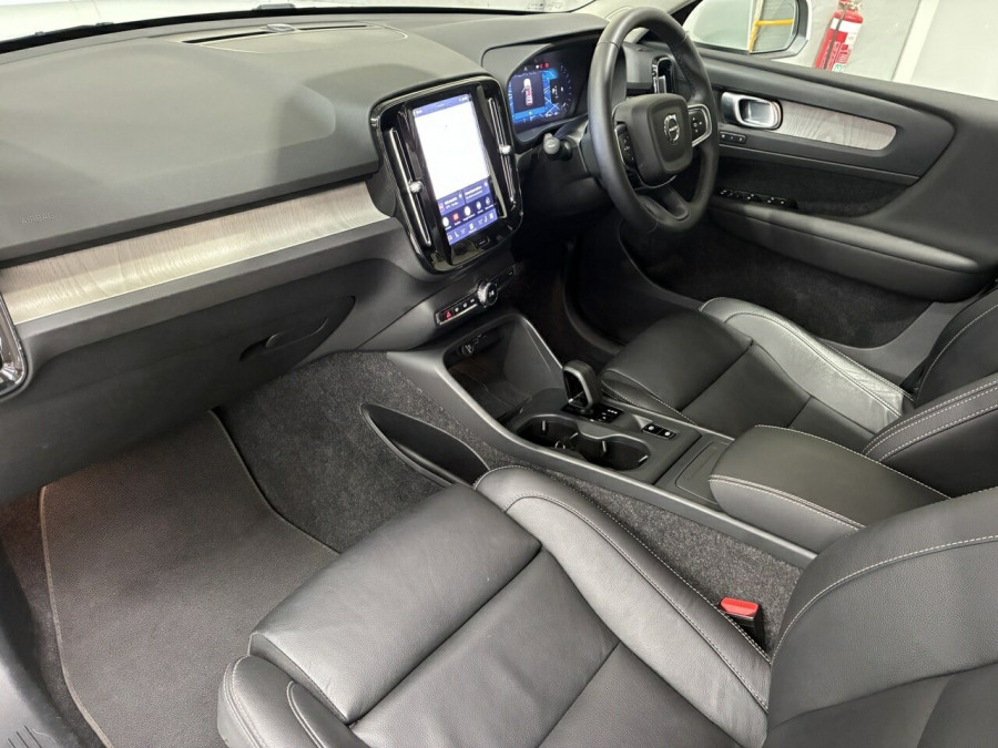 2025 Volvo XC40 XZ Plus B4 SUV Image 21