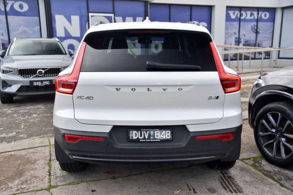 2025 MY26 Volvo XC40 XZ Ultra B4 Dark SUV Image 5