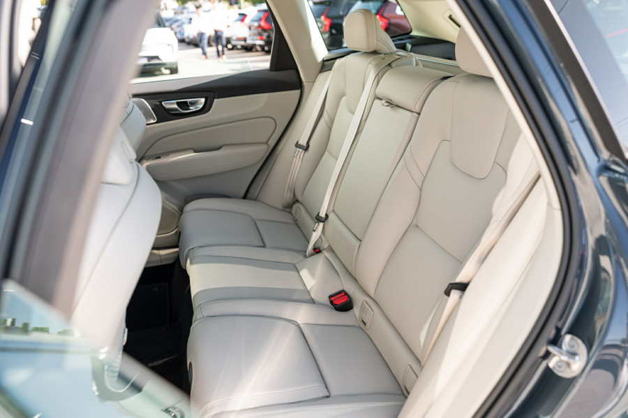 2025 MY26 Volvo XC60 UZ Ultra B5 Dark SUV Image 5