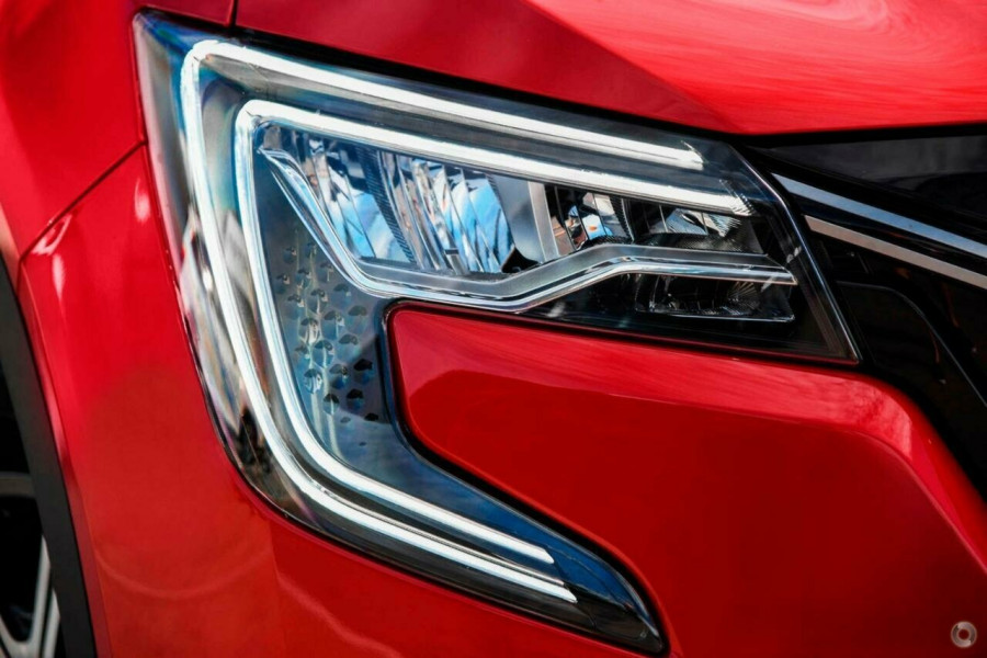 2025 Mahindra XUV700  AX7L SUV Image 13