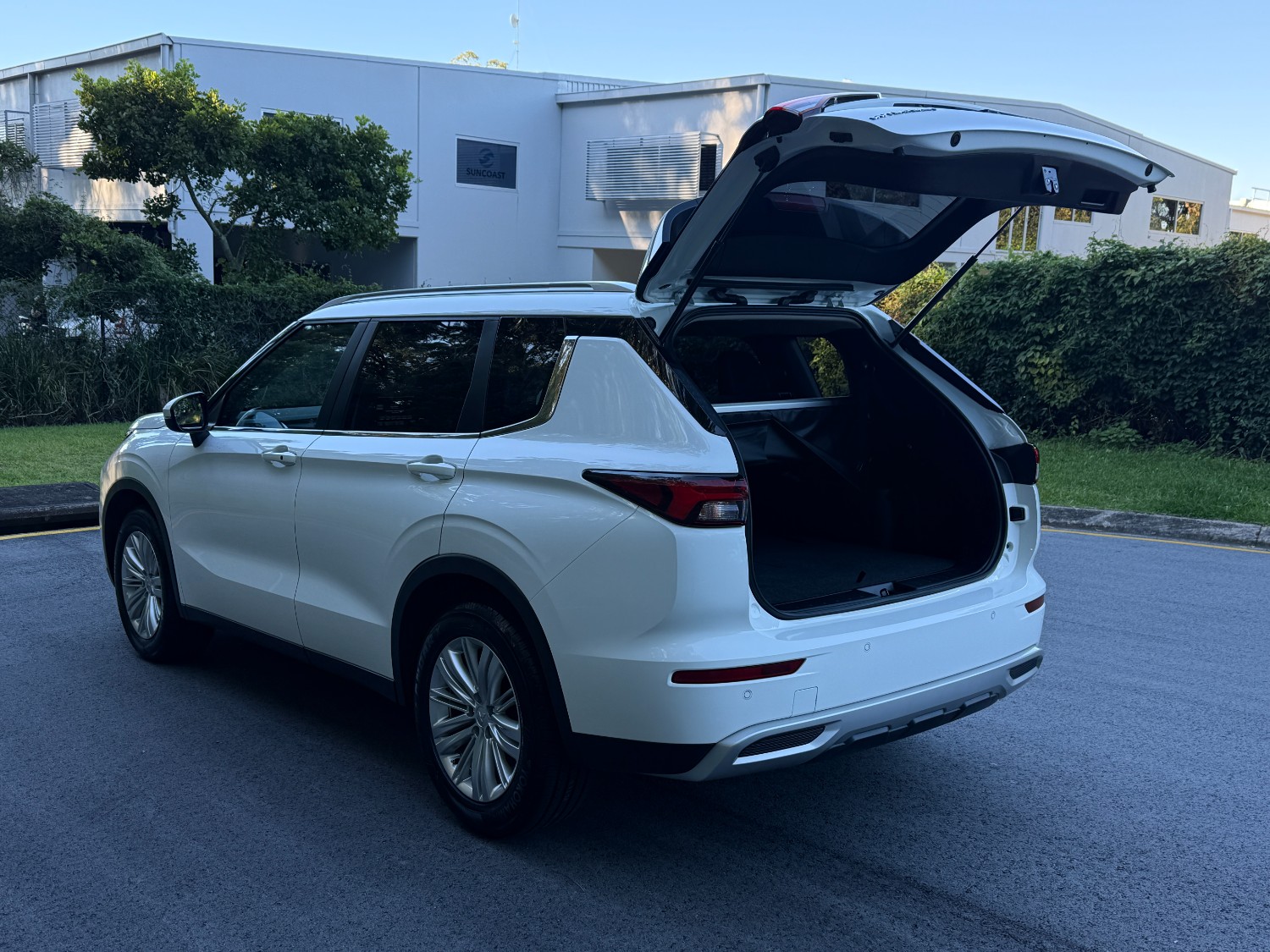 2023 MY24 Mitsubishi Outlander ZM LS SUV Image 10