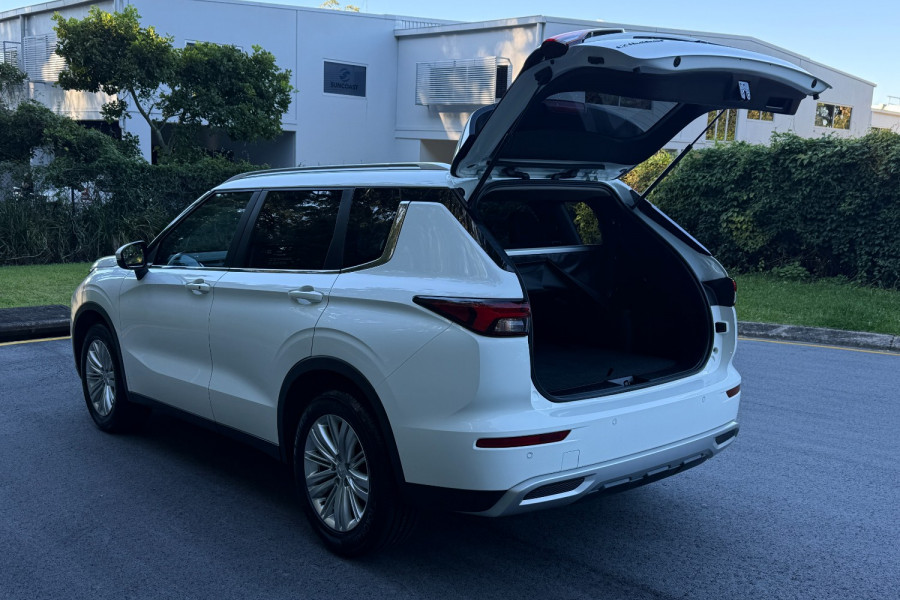 2023 MY24 Mitsubishi Outlander ZM LS SUV Image 10