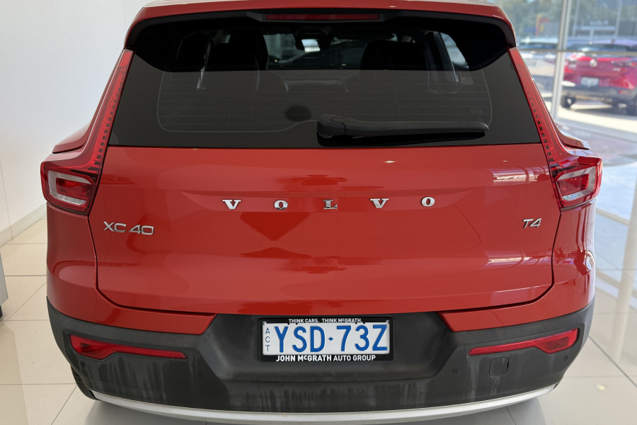 2021 Volvo XC40 XZ T4 Momentum SUV Image 7