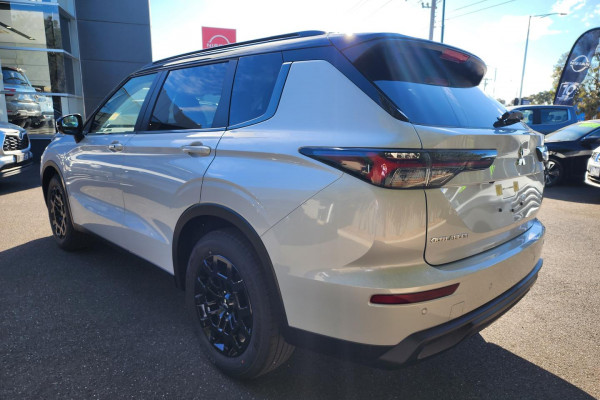 2025 Mitsubishi Outlander ZM LS SUV Image 5