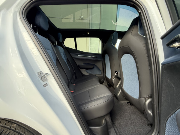 2026 Volvo EX30  Single Motor Extended Range Ultra SUV image 10