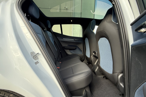 2026 Volvo EX30  Single Motor Extended Range Ultra SUV Image 10